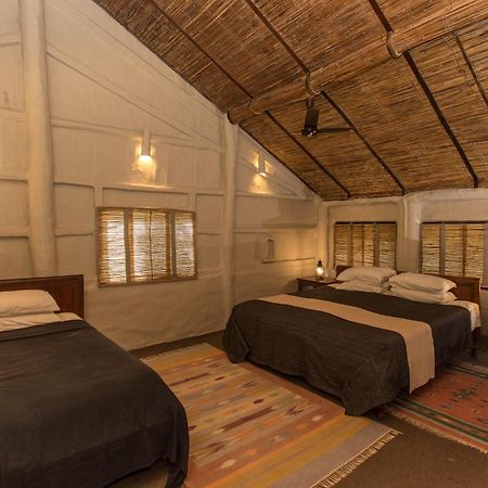 Tiger Tops Tharu Lodge Chitwan Luaran gambar