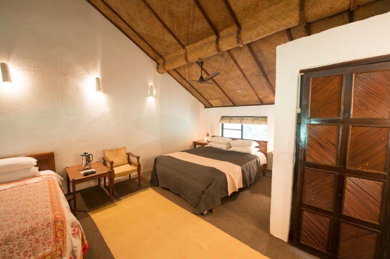 Tiger Tops Tharu Lodge Chitwan Luaran gambar