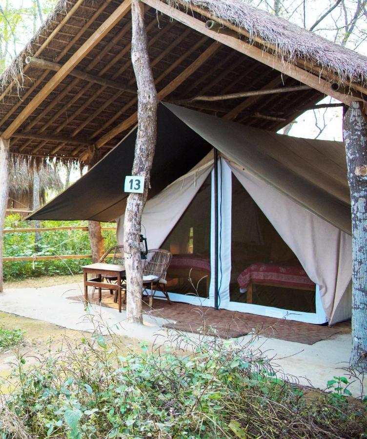 Tiger Tops Tharu Lodge Chitwan Luaran gambar