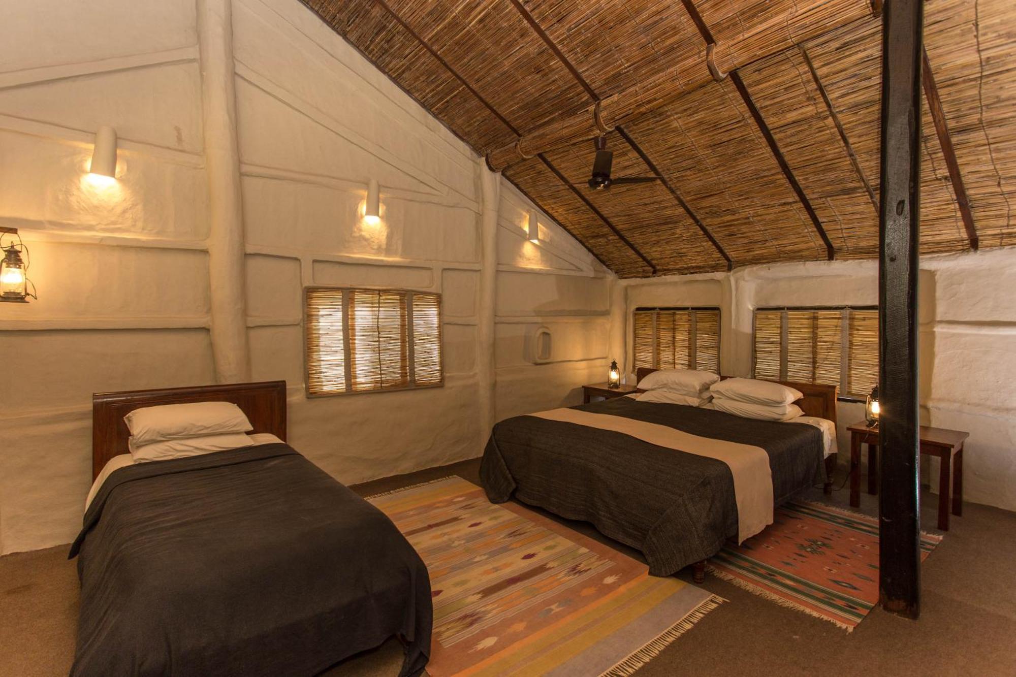 Tiger Tops Tharu Lodge Chitwan Luaran gambar