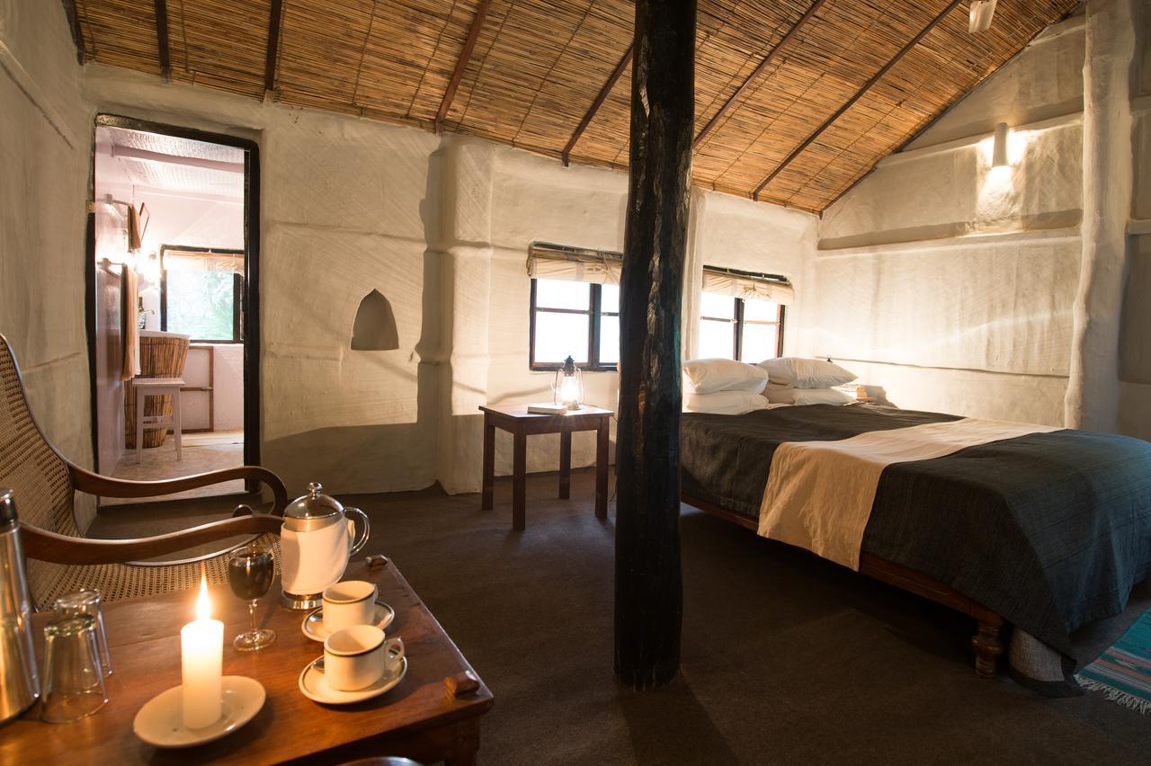 Tiger Tops Tharu Lodge Chitwan Luaran gambar