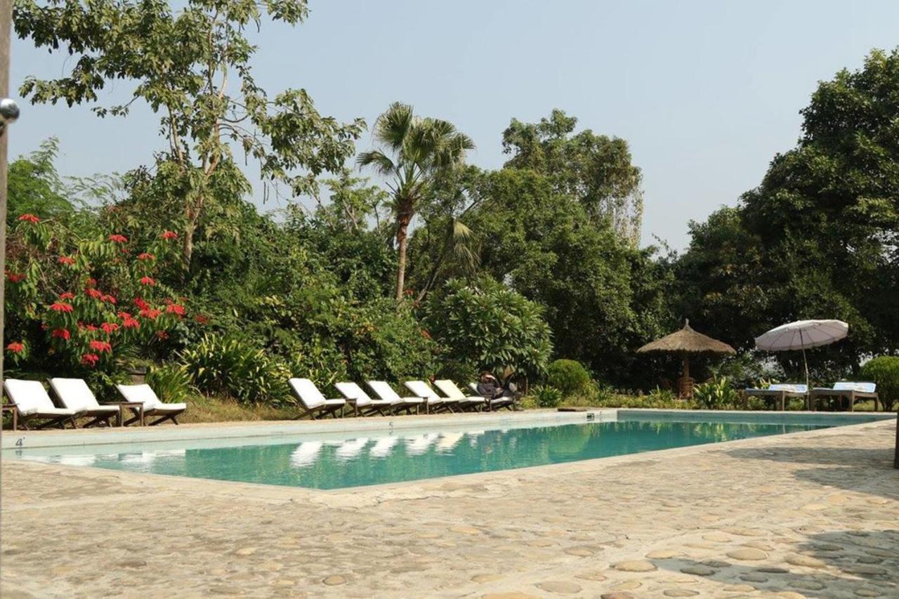 Tiger Tops Tharu Lodge Chitwan Luaran gambar